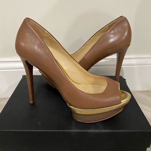 Brain Atwood brown pump